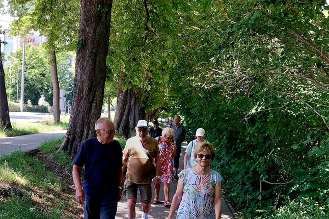 Vom Roten Tor zur Kahnfahrt