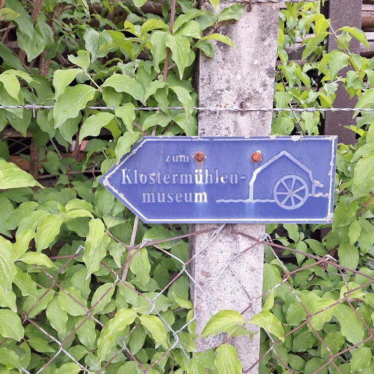 Schild zum Klostermühlenmuseum
